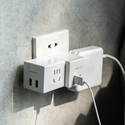 Μικρή ασύρματη πρίζα με 2 τρύπες και 2 θύρες USB